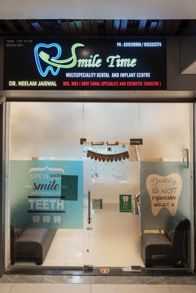 Dental clinic in Amanora Park Town